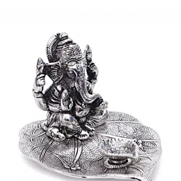 INTERNATIONAL GIFT Silver Toned Leaf Ganesh Idol With Velvet Box Home Gift Set-3