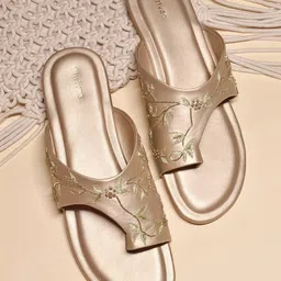 SHRIVAS BY ARCHITA MEHTA Dira Embroidered Ethnic One Toe Flats-81