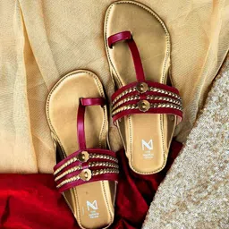 THE MADRAS TRUNK Women One Toe Flats-image-73