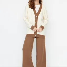 Trendyol Woven Design V-Neck Sweater With Straight Trouser-image-66