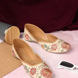 ICONICS Square Toe Embroidered Ethnic Embellished Mojaris-image-9