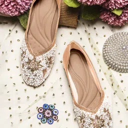 Try Me Women Embellished Ethnic Mojaris-56