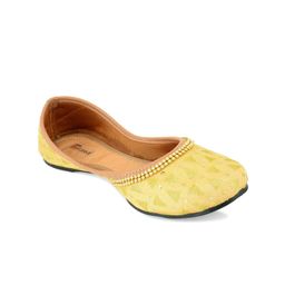 DESI COLOUR Women Yellow Ethnic Embroidered Mojaris-48