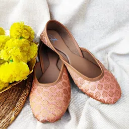 THE MADRAS TRUNK Women Woven Design Leather Mojaris-picture-48