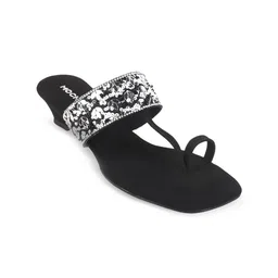 Mochi Ethnic Embellished One Toe Wedges-48