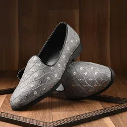 House of Pataudi Men Embroidered Lightweight Mojaris-image-116