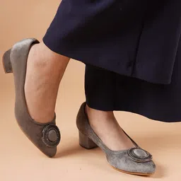 DressBerry Pointed Toe Velvet Block Pumps-32