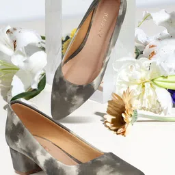 ICONICS Pointed Toe Printed Block Pumps-43