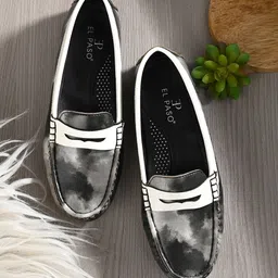 El Paso Women Printed Lightweight Penny Loafers-43