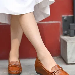 Shoetopia Women Textured Buckles Detail Loafers-51