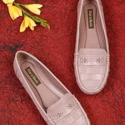 Flat n Heels Women Textured Horsebit Loafers-23
