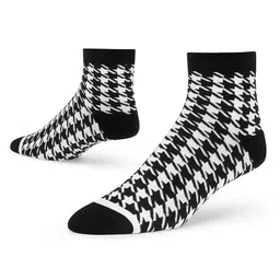 Dynamocks Unisex Black & White Patterned Ankle-Length Socks-image-6