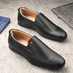 San Frissco Men Textured Lightweight Formal Slip-On Shoes-picture-36