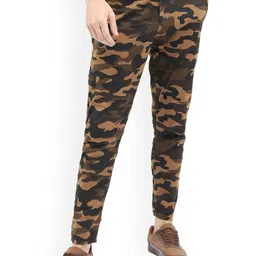 HIGHLANDER Men Camouflage Printed Tapered Fit Joggers Trousers-image-14