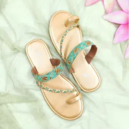 THE MADRAS TRUNK Women Printed One Toe Flats-image-20