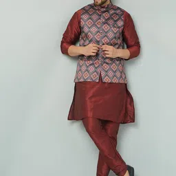 Kaifoo Men Maroon Solid Kurti Set With Printed Nehru Jacket-picture-4