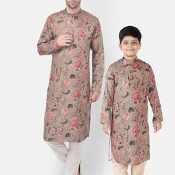 TABARD Men Green Floral Printed Pure Cotton Kurta with Pyjamas-image-41