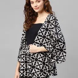 DEEBACO Printed Front Open Shrug With Shorts Co-Ords-10