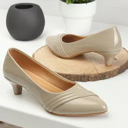 Sole Saga Pointed Toe Kitten Heeled Pumps-46