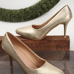 Carlton London Party Kitten Pumps-33