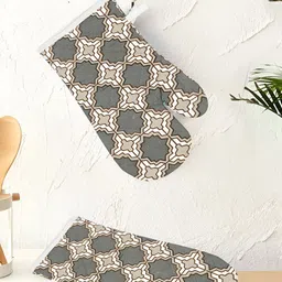Texstylers Grey & White 2 Pieces Abstract Printed Cotton Padded Oven Gloves-7
