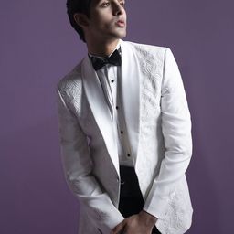 CONTRAST BY PARTH  Men Embroidered Tuxedo Five-Piece Formal Suit image 4