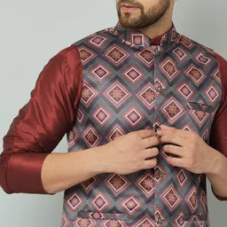 Kaifoo Men Maroon Solid Kurti Set With Printed Nehru Jacket image 4