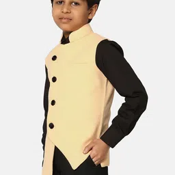 TAHVO 3-Pcs Short Kurta With Trouser & Nehru Jacket image 5