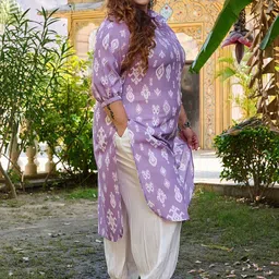 PrettyPlus by Desinoor.com Women Printed Regular Linen Kurta with Trousers image 5