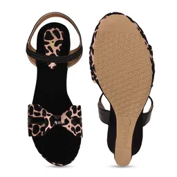 Action Printed Wedge Heels image 4