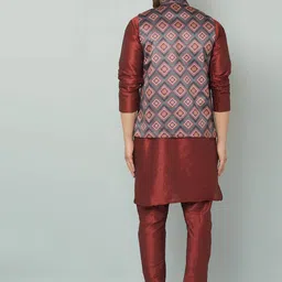 Kaifoo Men Maroon Solid Kurti Set With Printed Nehru Jacket image 2