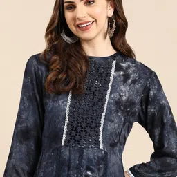 SHOWOFF Abstract Printed Thread Work Indigo Kurta-16