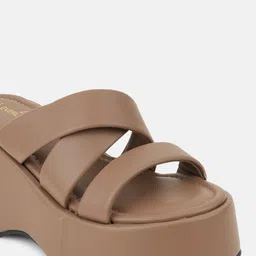EVERLY Textured Open Toe Wedges image 4