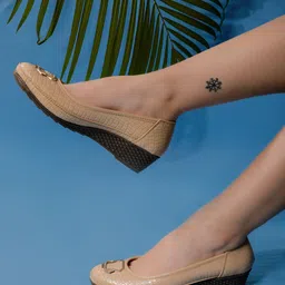 Shezone Textured Wedge Heeled Pumps-55