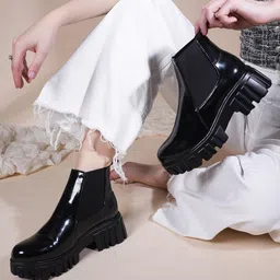 The Roadster Lifestyle Co. Women Platform Heeled Chelsea Boots-18