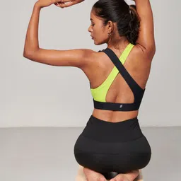 Strongr.Athleisure Colourblocked Bra Full Coverage image 4