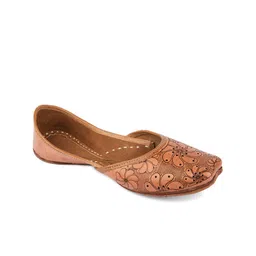 DESI COLOUR Women Peach-Coloured Printed Leather Ethnic Mojaris Flats-8