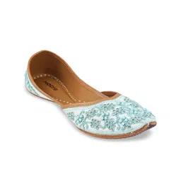 Mochi Women Embellished Ethnic Mojaris-image-15