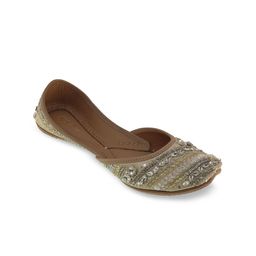 Fulkari Women Beige & Gold-Toned Embellished Ethnic Leather Mojaris-image-12