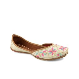 DESI COLOUR Women White & Pink Embellished Ethnic Mojaris Flats-image-108