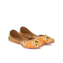 Sringam Women Yellow Printed Leather Ethnic Mojaris Flats-image-75