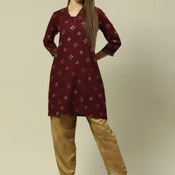 Rangriti V Neck Embellished Kurta-13