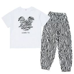 StyleCast Girls White Abstract Printed Pure Cotton T-shirt With Pyjamas-image-33