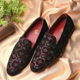 House of Pataudi Men Embroidered Lightweight Mojaris-56