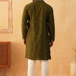Jompers Men Floral Embroidered Regular Sequinned Kurta with Pyjamas & With Dupatta image 4