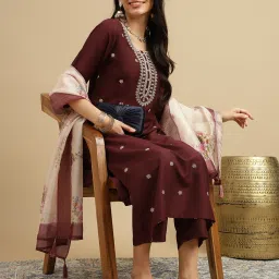Women Silk Blend Kurta Pant Dupatta Set-image-44