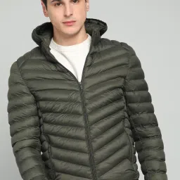 Men Solid Quilted Jacket-image-7
