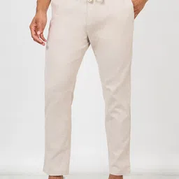 Styli Men Relaxed Fit Mid Rise Cotton Slub Plain Woven Flat-Front Trousers-image-1