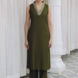 anayna Women Embroidered Regular Sequinned Kurta with Trousers-12