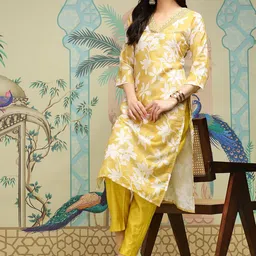 Ishin Women Floral Printed Regular Sequinned Kurta with Trousers-37